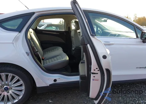 2015 Ford Fusion Hybrid S из США, поврежденный, VIN 3FA6P0UU5FR161512